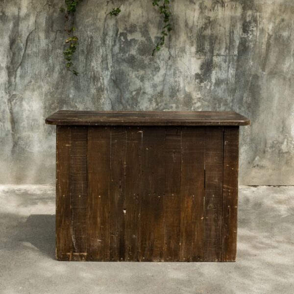 Madera - barra de bar obscura